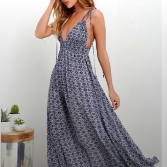 Lulus Dresses & Skirts - Lulu's Blue Floral Maxi Dress
